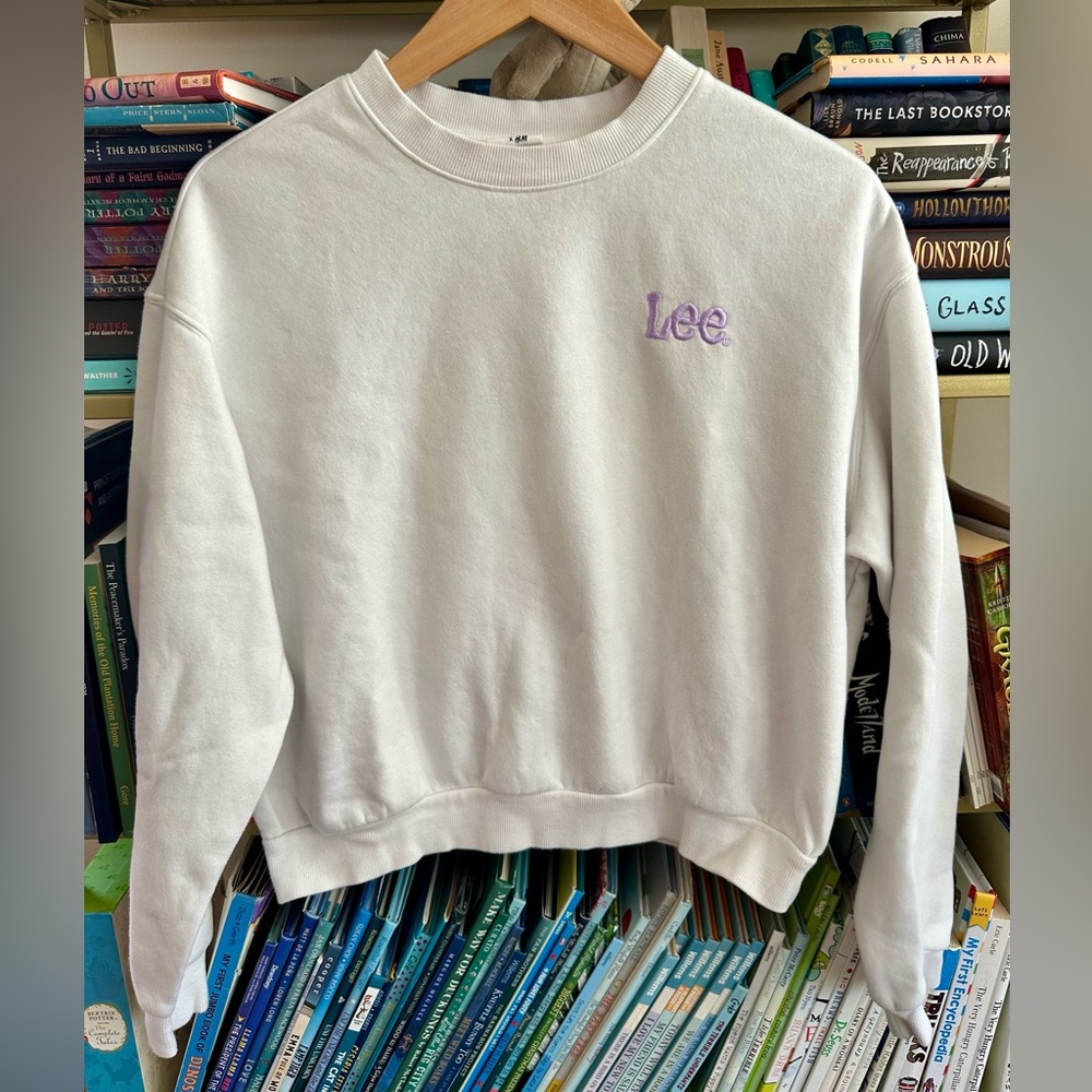 Lee x H&M Collaboration White Sweatshirt 🤍💜
